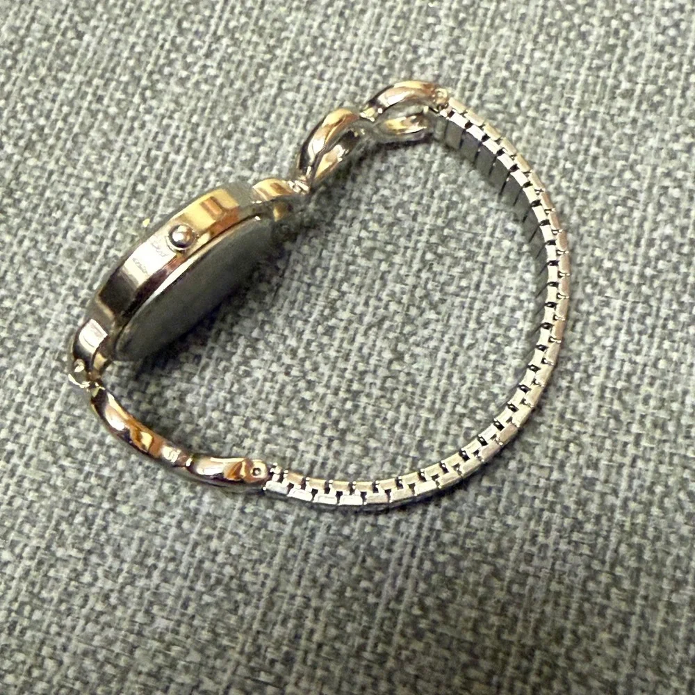 Silver Tone Round Face Japan Quartz Watch White Dial Stretch Expansion Works